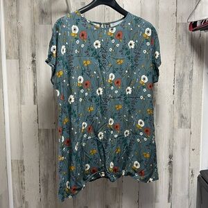 EUC- Emery Rose tunic Size XXL